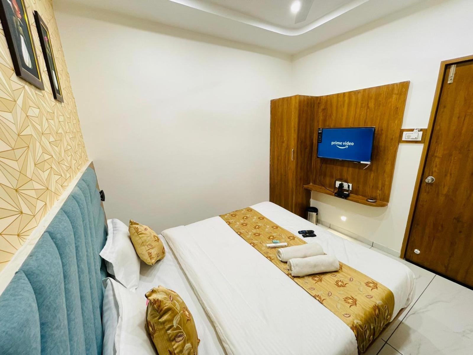 Hotel Avenue Sky Ахмедабад Екстериор снимка