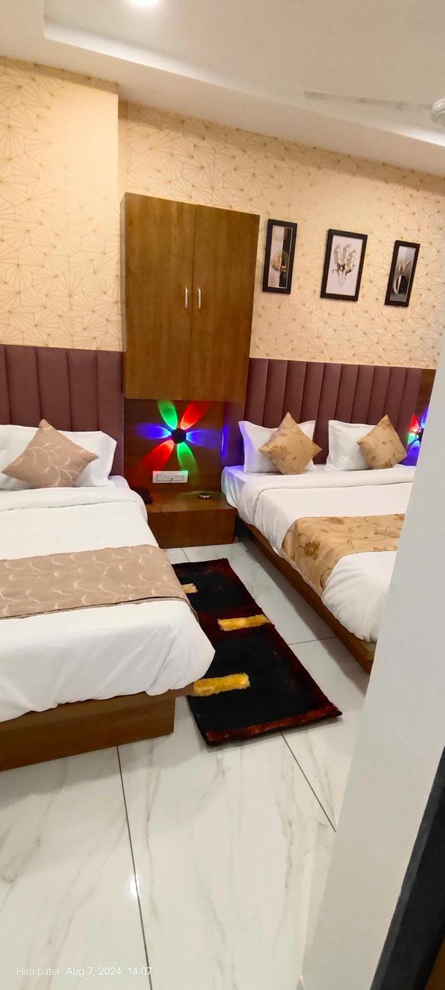 Hotel Avenue Sky Ахмедабад Екстериор снимка
