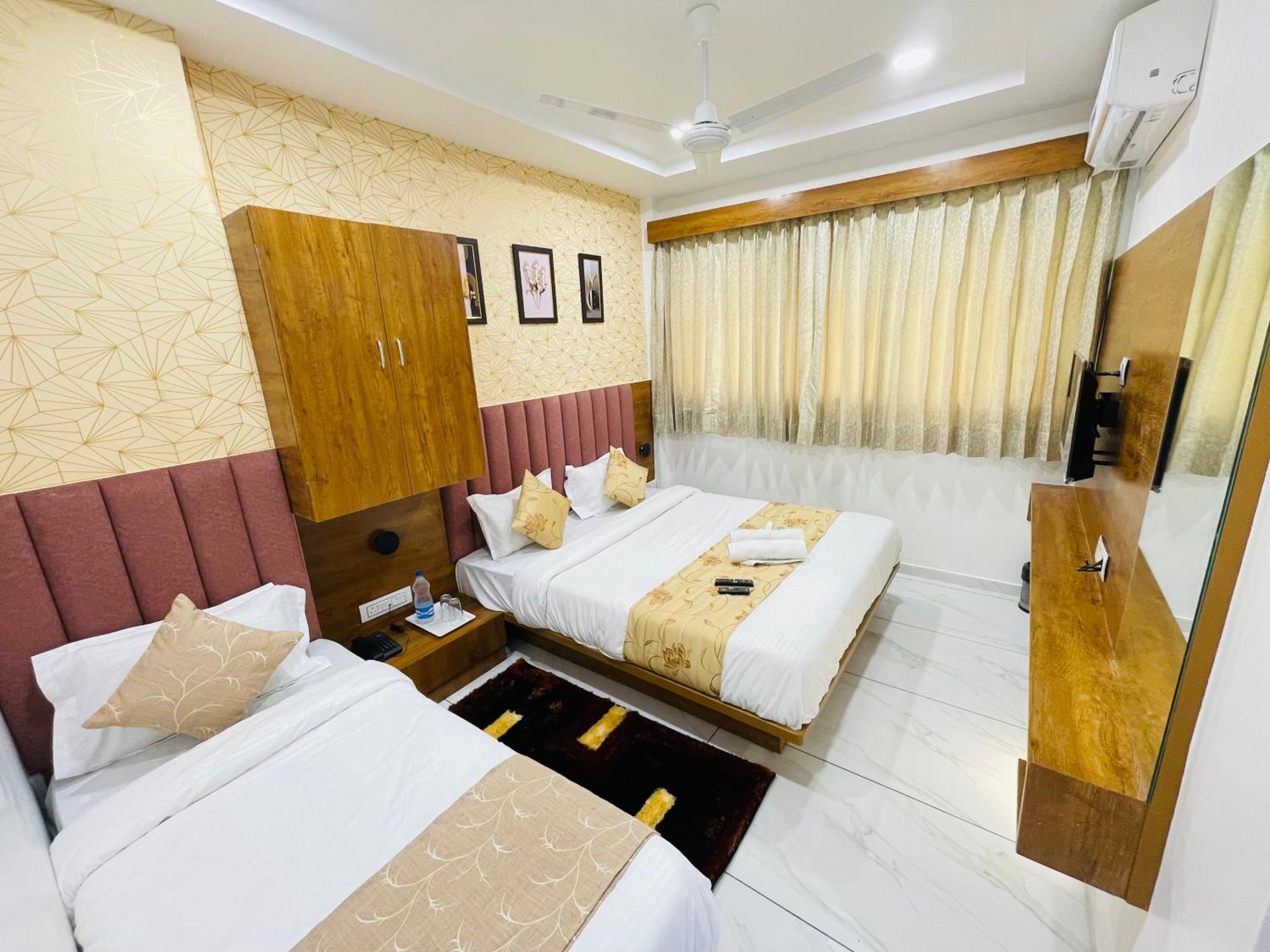 Hotel Avenue Sky Ахмедабад Екстериор снимка