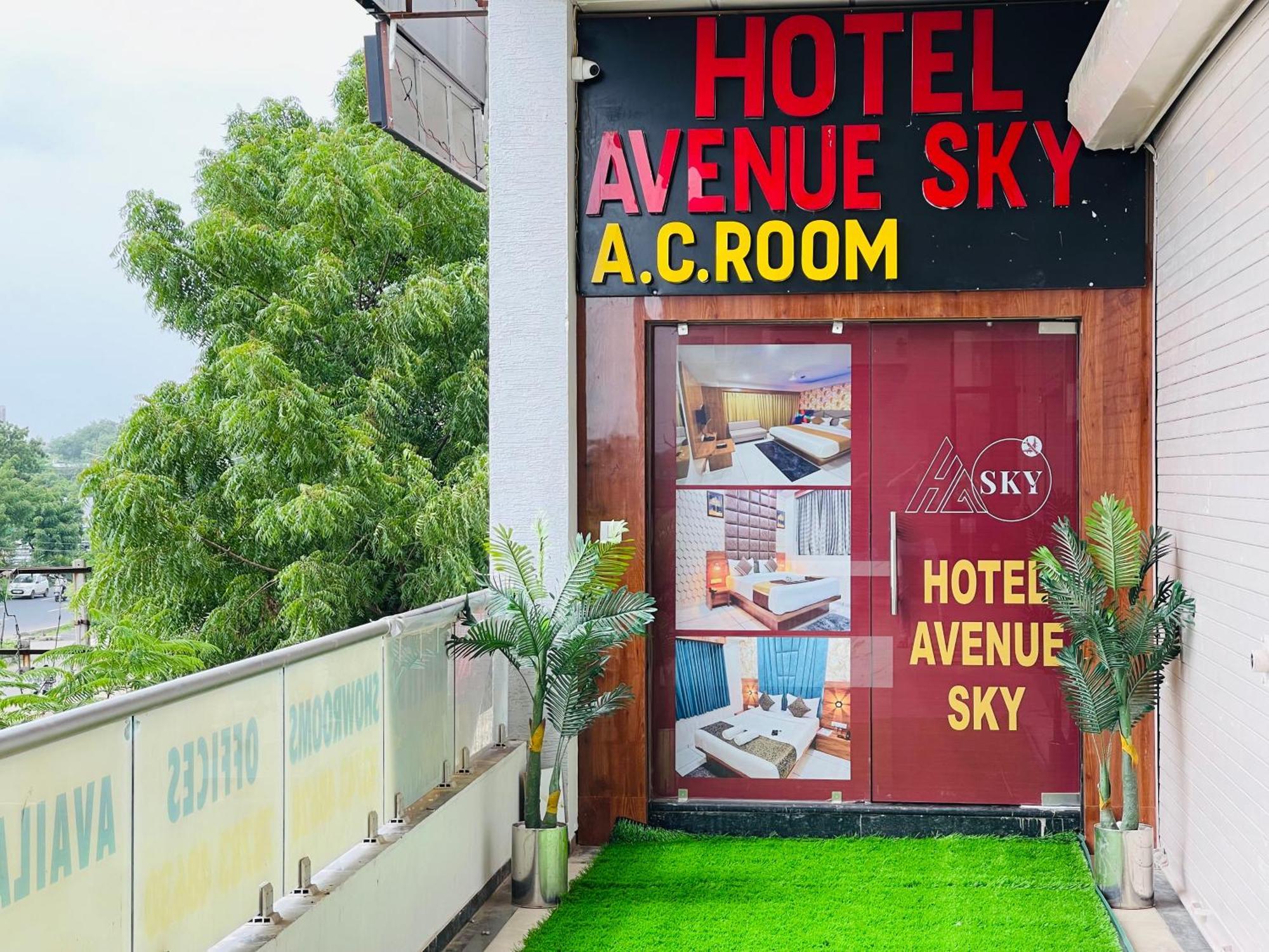 Hotel Avenue Sky Ахмедабад Екстериор снимка