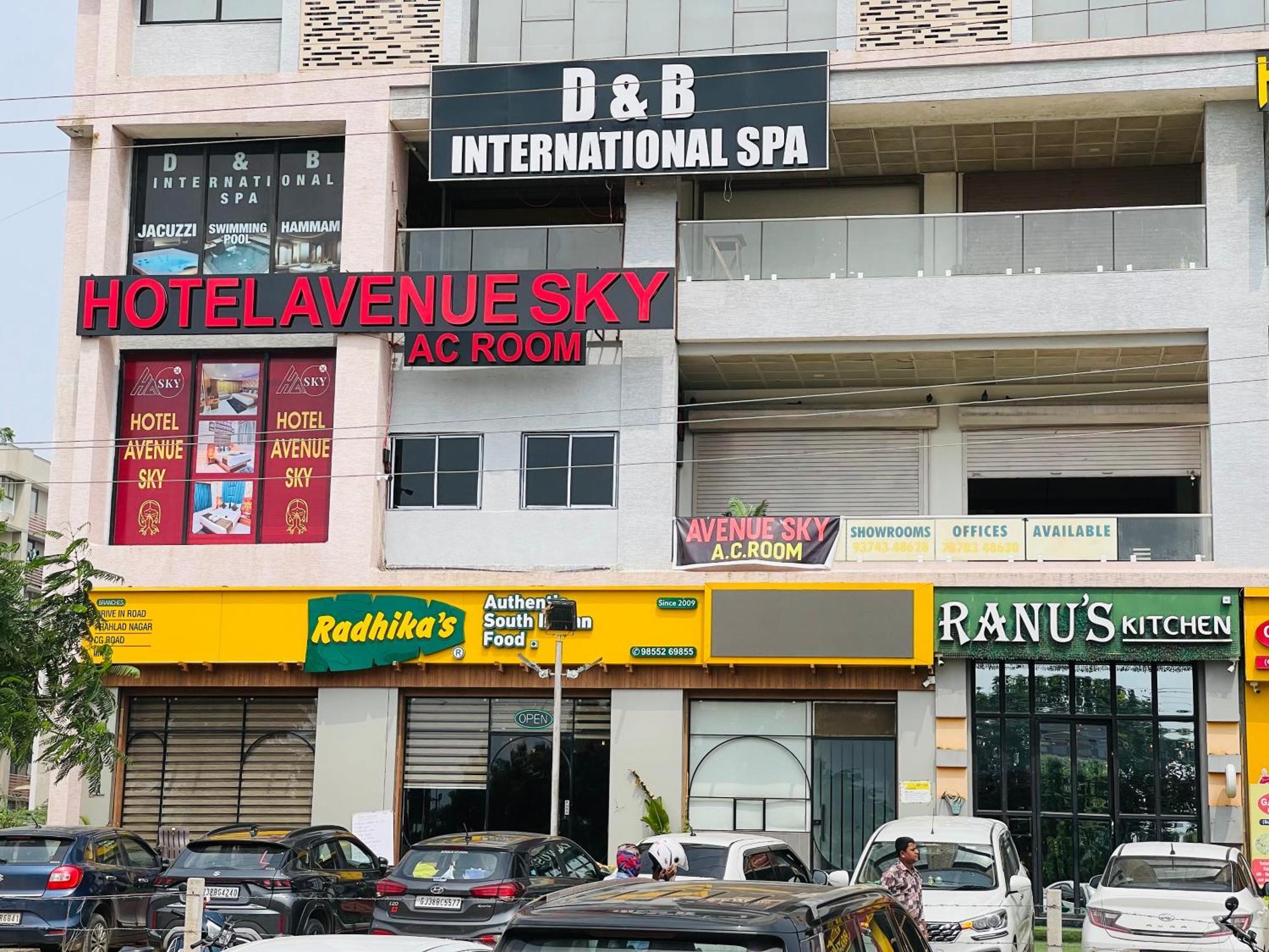 Hotel Avenue Sky Ахмедабад Екстериор снимка